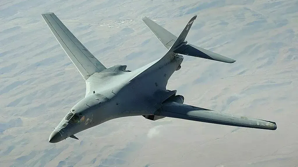 Mash: военный самолет ВВС США вторгся на территорию России в Баренцевом море