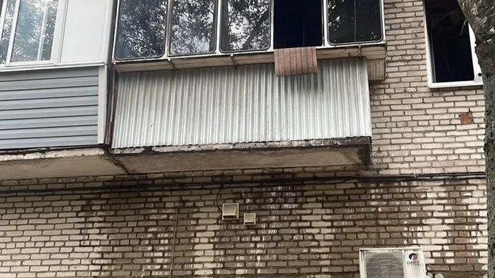 Четверых детей, двух кошек, собаку и попугая спасли при пожаре в пятиэтажном доме в Истре