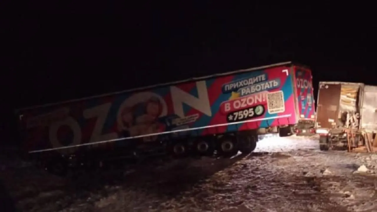 Движение на кузбасской трассе восстановили после смертельного ДТП с фурой маркетплейса