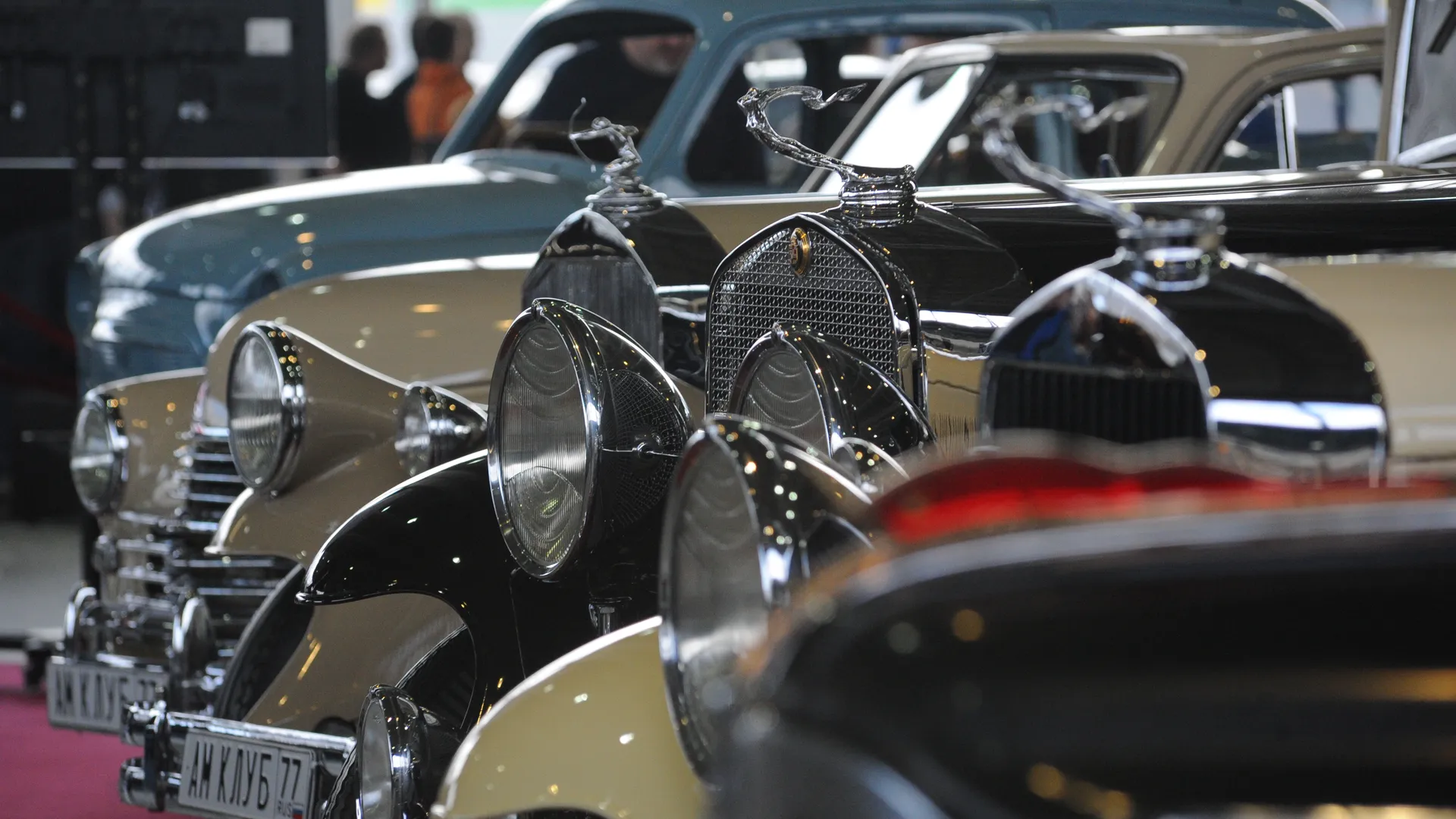 Выставка старинных автомобилей «Олдтаймер-Галерея» в парке Сокольники