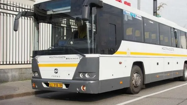 Семьсот школьников отвезут на выпускной на автобусах «Мострансавто»