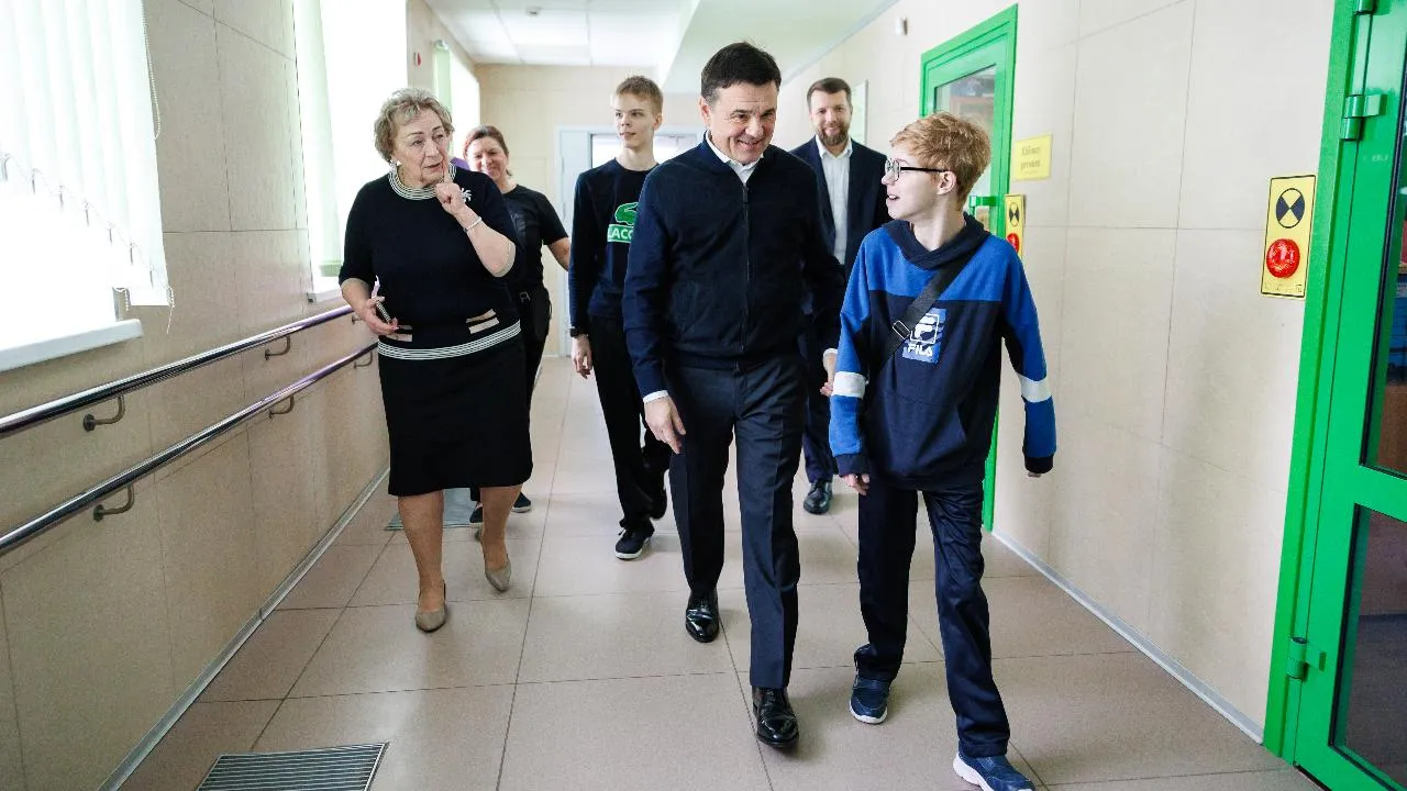 Андрей Воробьев отметил уникальность системы реабилитации детей в Семейном центре им. Мещерякова