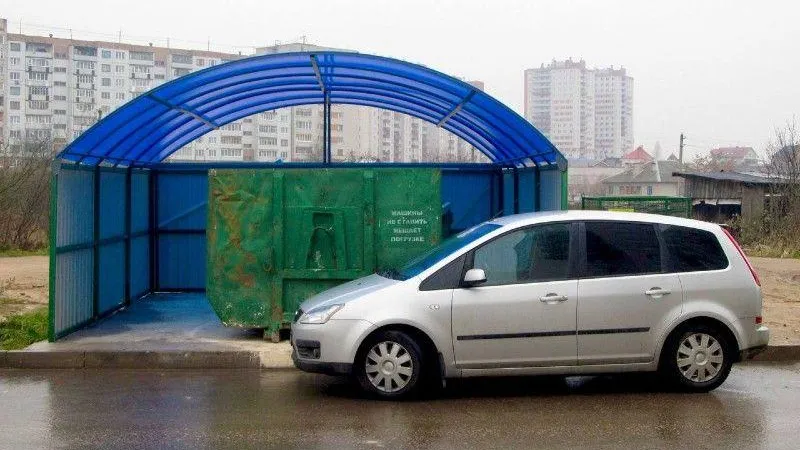 Почти 8 тысяч обращений по вопросу запаркованности контейнерных площадок поступило в ГУСТ