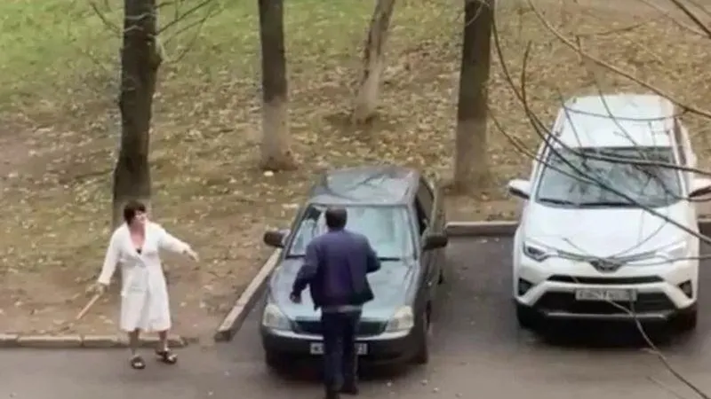 Женщине из Чебоксар, избившей скалкой чужое авто, грозит штраф 