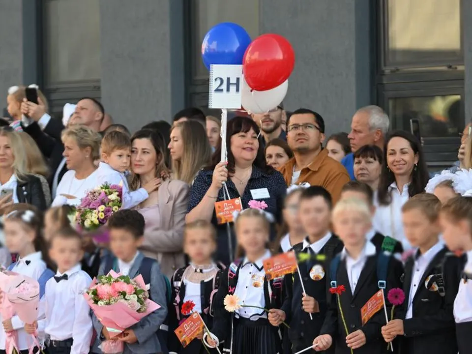 «Неполезно для детской психики»: выяснилось, когда 1 сентября наносит травму первокласснику