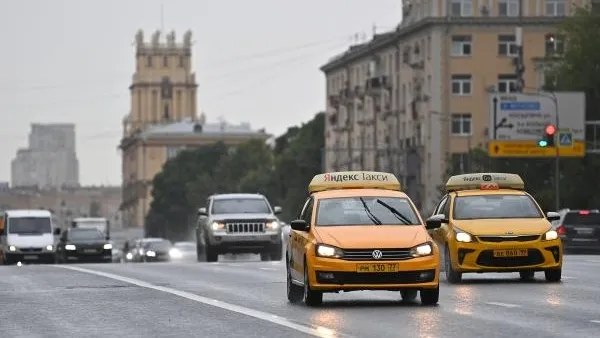 Автоэксперт Сажин дал рекомендации по снижению цен на услуги такси в России