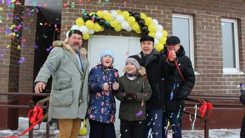 Дольщики дома №34/1 на Тверской улице в Дубне получили ключи от своих квартир