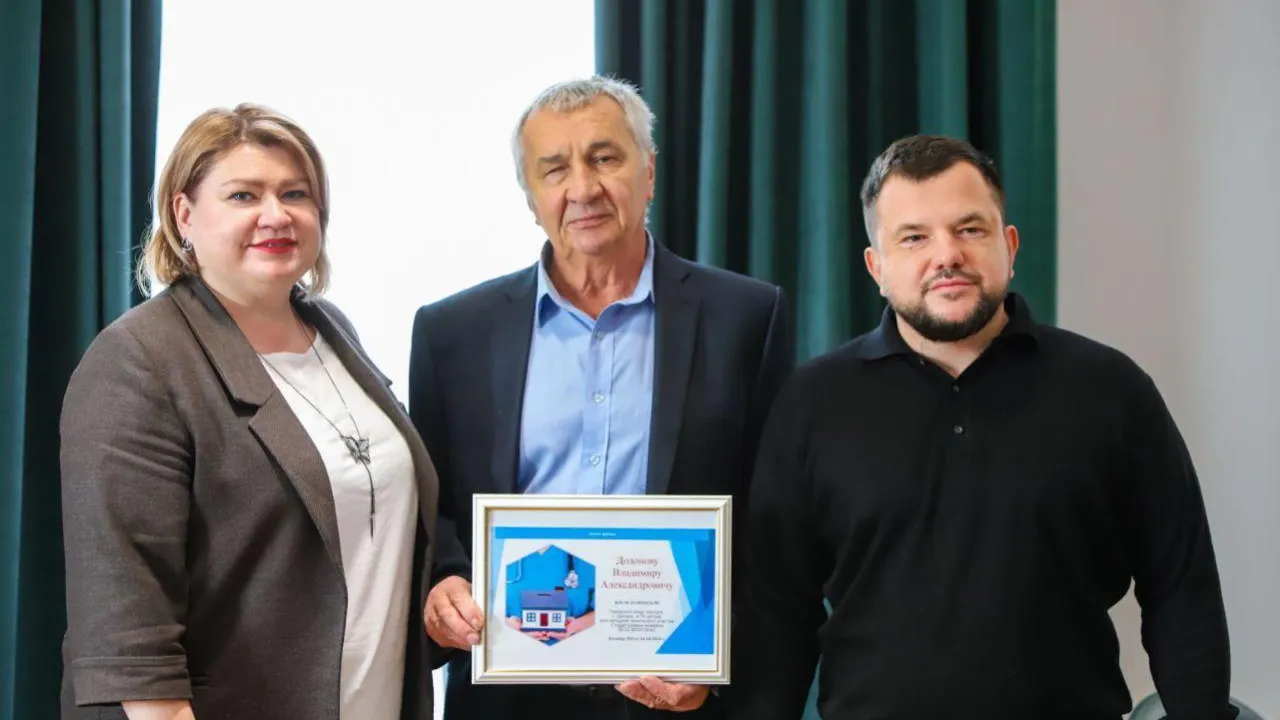 Еще один врач Шатуры получил сертификат на землю от главы округа