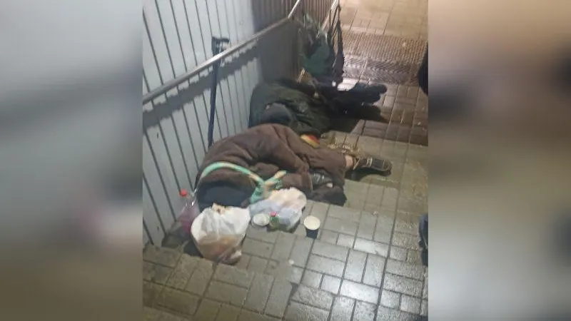 Бродяги устроили ночлежку в подземном переходе в Щелково