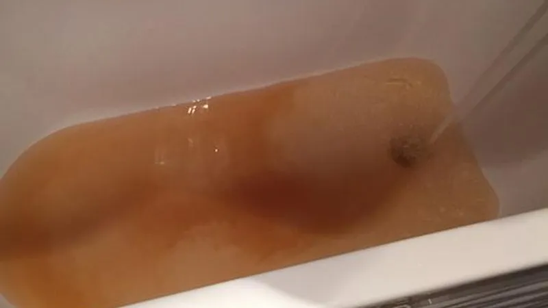 Жители Красногорска жалуются на ржавую воду