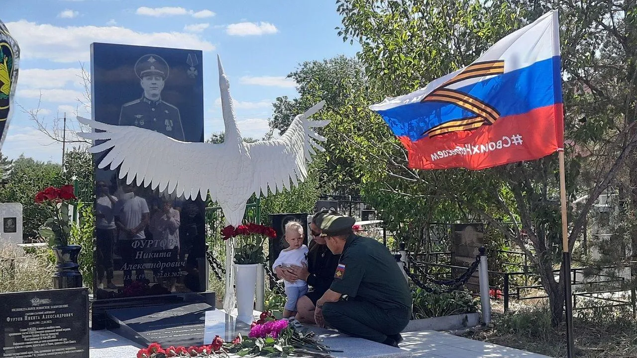 «Вон тот, с толстой попой, будет мой»: невеста погибшего бойца СВО рассказала, как с ним познакомилась