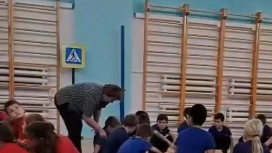 Под Тюменью учительница физкультуры что есть силы пнула ногой ребенка во время урока