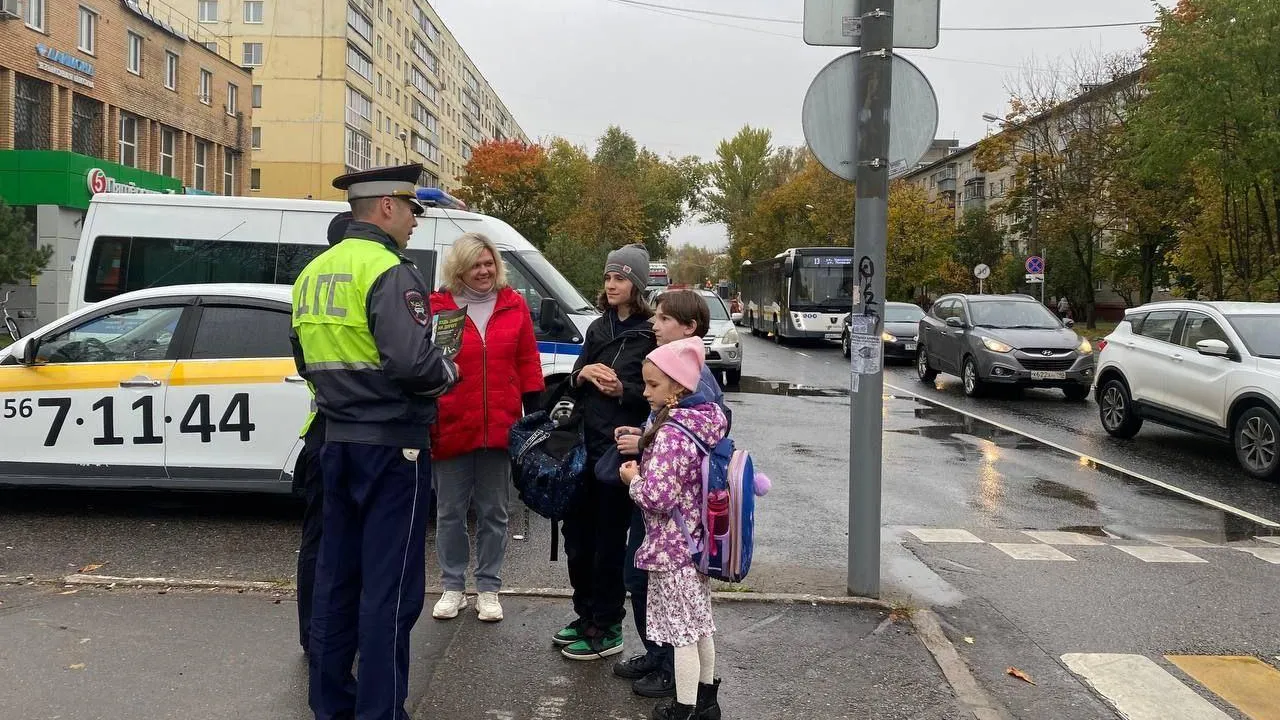 Во Фрязино для водителей и пешеходов провели акцию «Внимание, пешеход!»