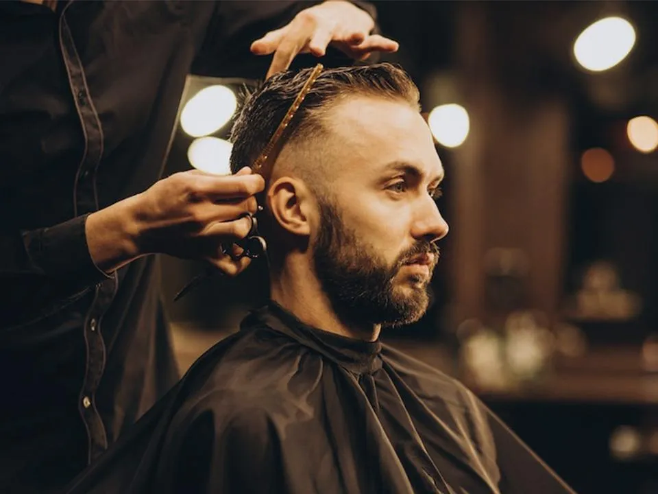 От брутального байкера до многодетного отца: какие мужчины прибегают к услугам стилиста
