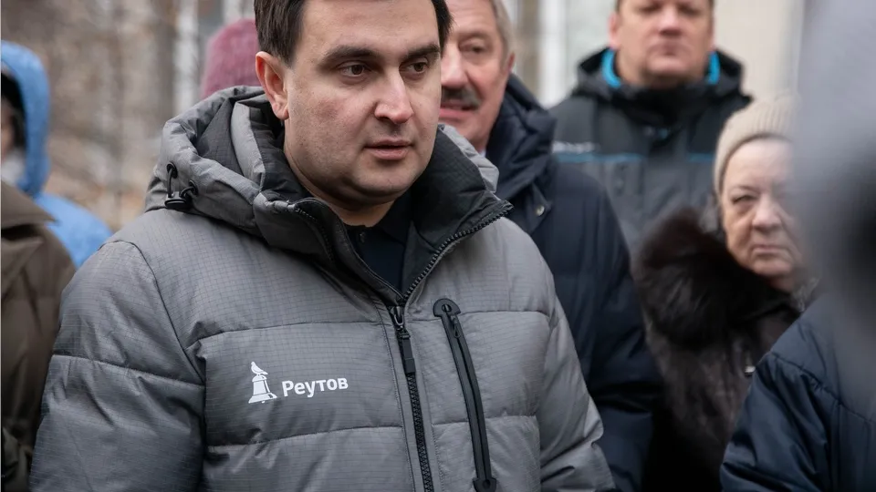 Глава Реутова Филипп Науменко среди жителей на выездном совещании. Фото: администрация г.о. Реутов