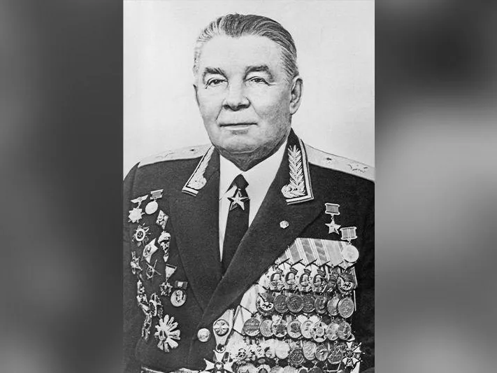 «Подбирали его бычки в качестве талисмана»: ветеран ВДВ рассказал, как в армии уважали Маргелова