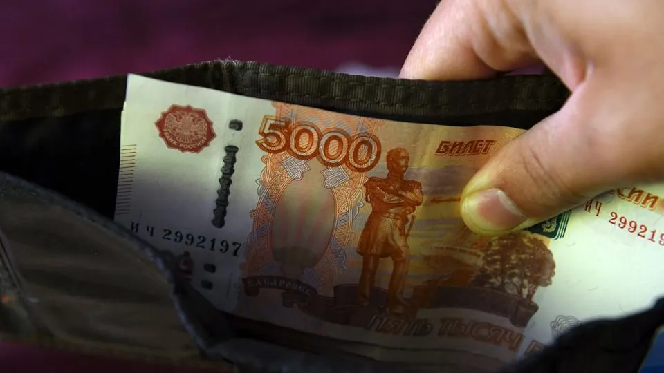 Пособника телефонных мошенников, похитивших у пенсионерки 400 тысяч рублей, задержали в Подмосковье