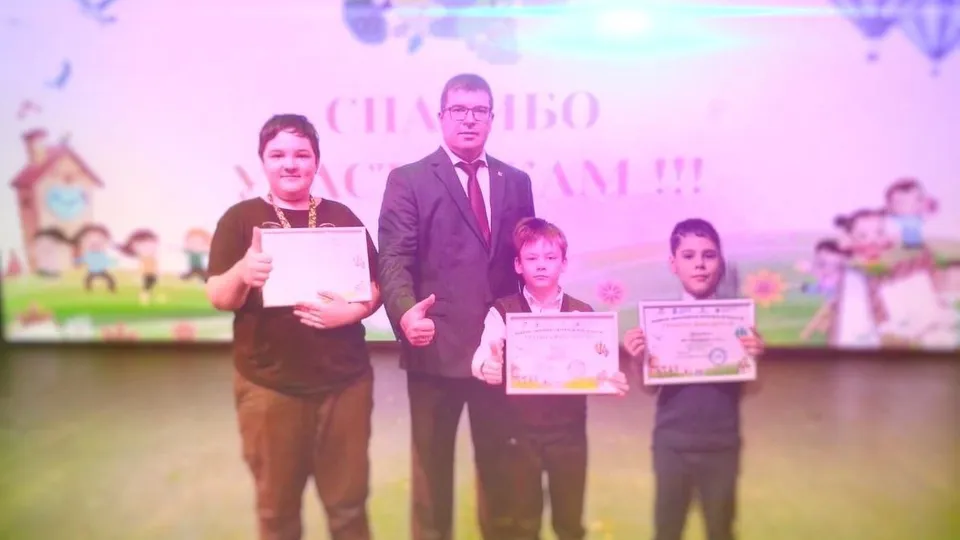 Дмитрий Федулов — крайний справа. Фото: пресс-служба администрации г. о. Кашира.