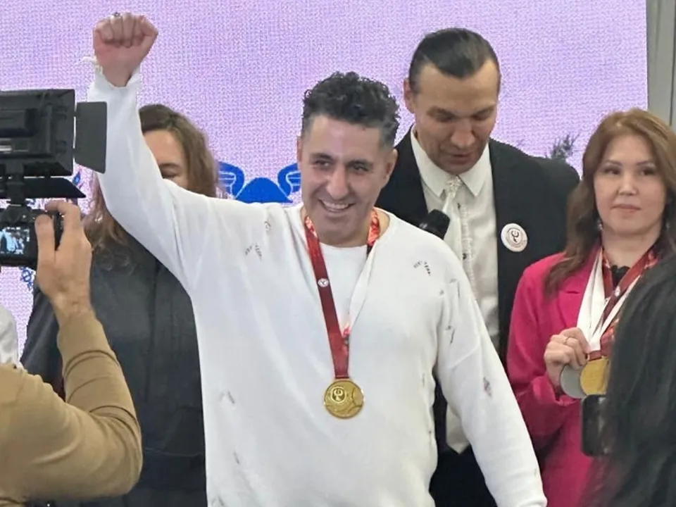 Награждение&nbsp;Акопа Саакяна на чемпионате России среди профессионалов индустрии красоты. Фото:&nbsp;личный архив Акопа Саакяна