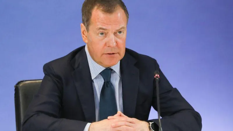 Медведев спрогнозировал гражданскую войну в США