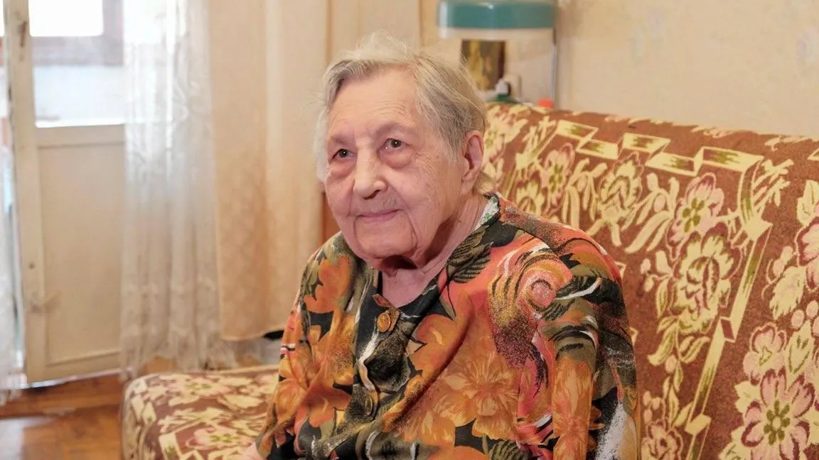 В Красногорске труженицу тыла Татьяну Тырину поздравили со 100-летием