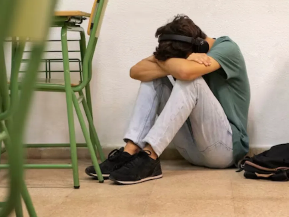 «Дети часто ничего не говорят»: выяснилось, почему родителям сложно спасать подростков