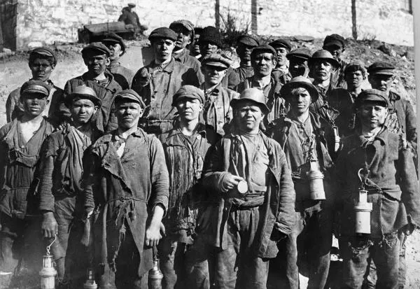 Ударная бригада шахты в Донбассе