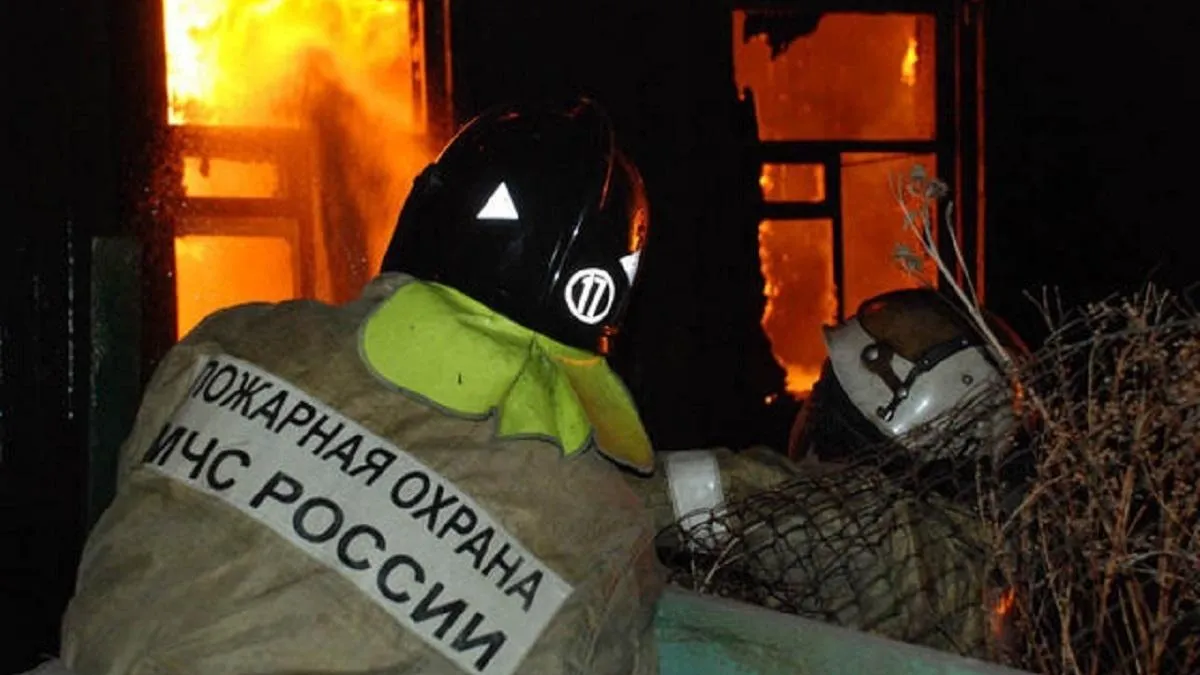 Пожар в жилом доме в подмосковном Щелково тушили почти девять часов