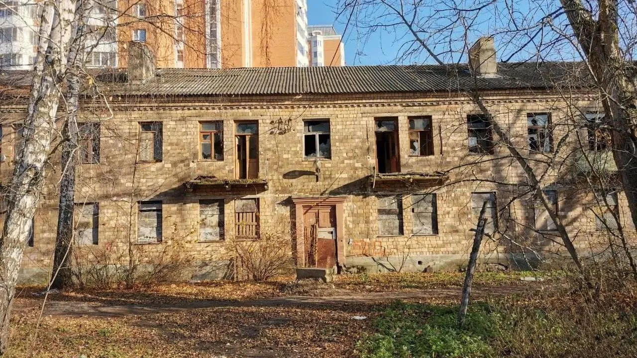 Аварийный жилой дом 1958 года постройки снесли в Балашихе