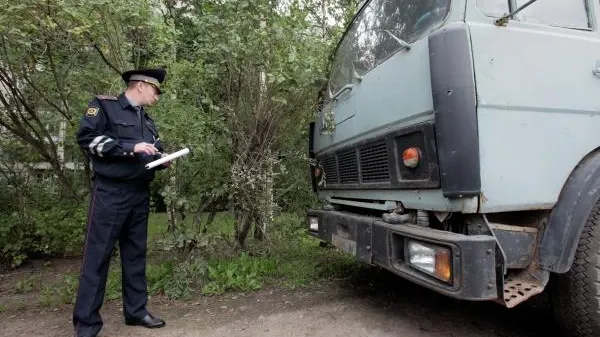 Грузовик с майонезом перевернулся в Чехове