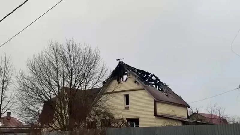 Полицейские вывели двух пенсионерок из горящего дома в Чехове