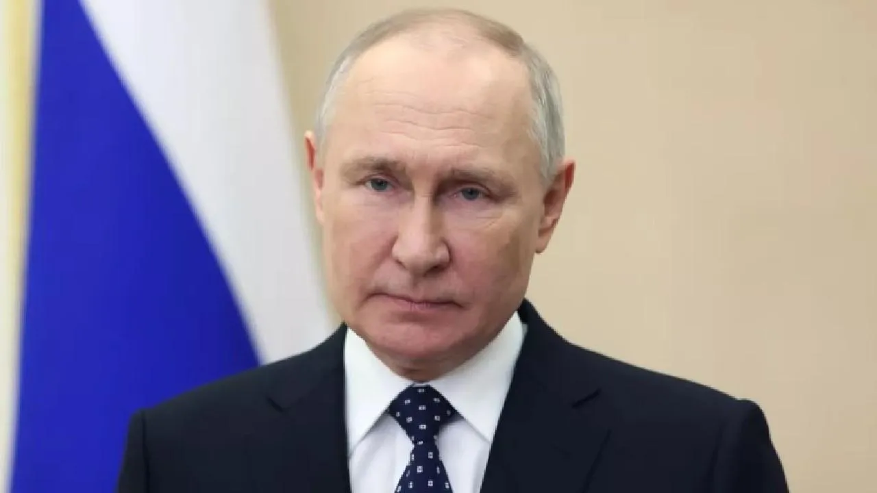 Путин назвал недоумками тех, кто пытается разъединить народ России