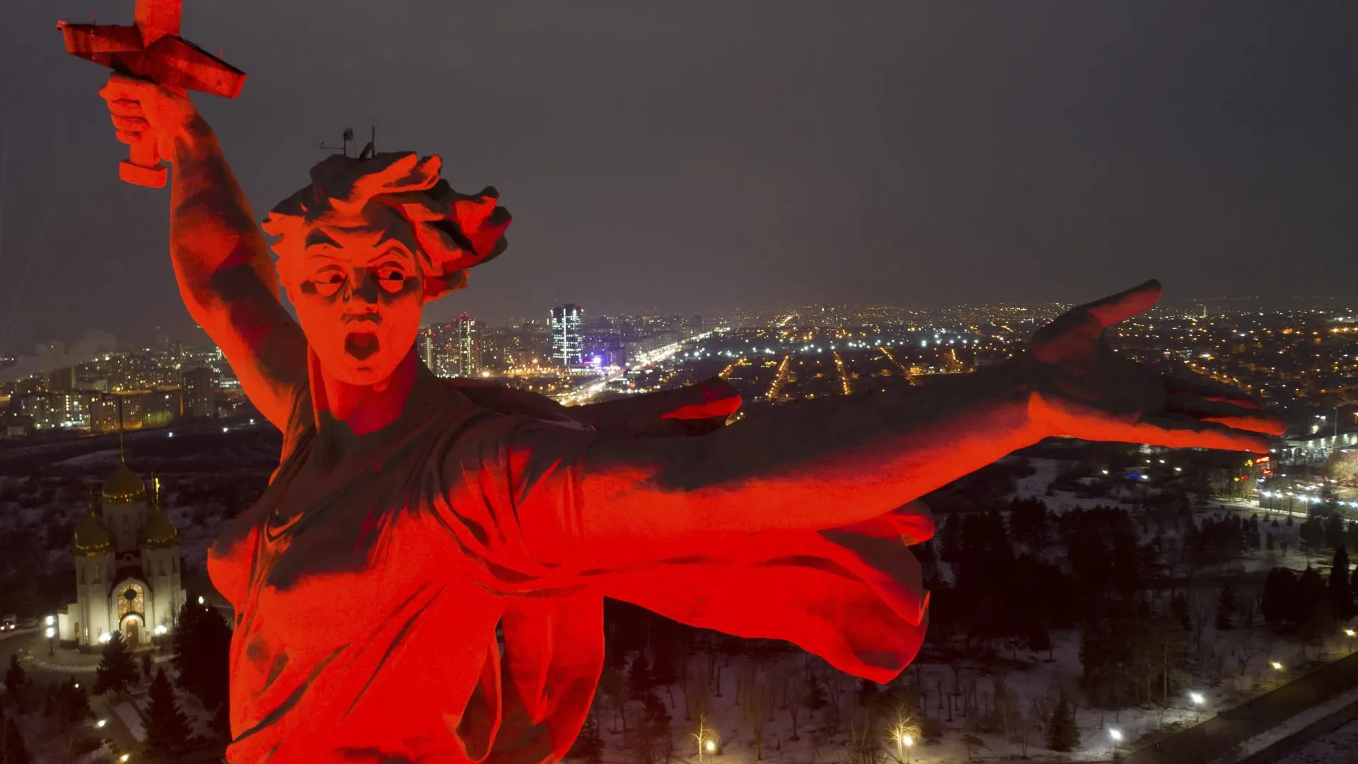 Подозреваемая в осквернении волгоградского монумента «Родина-мать» извинилась