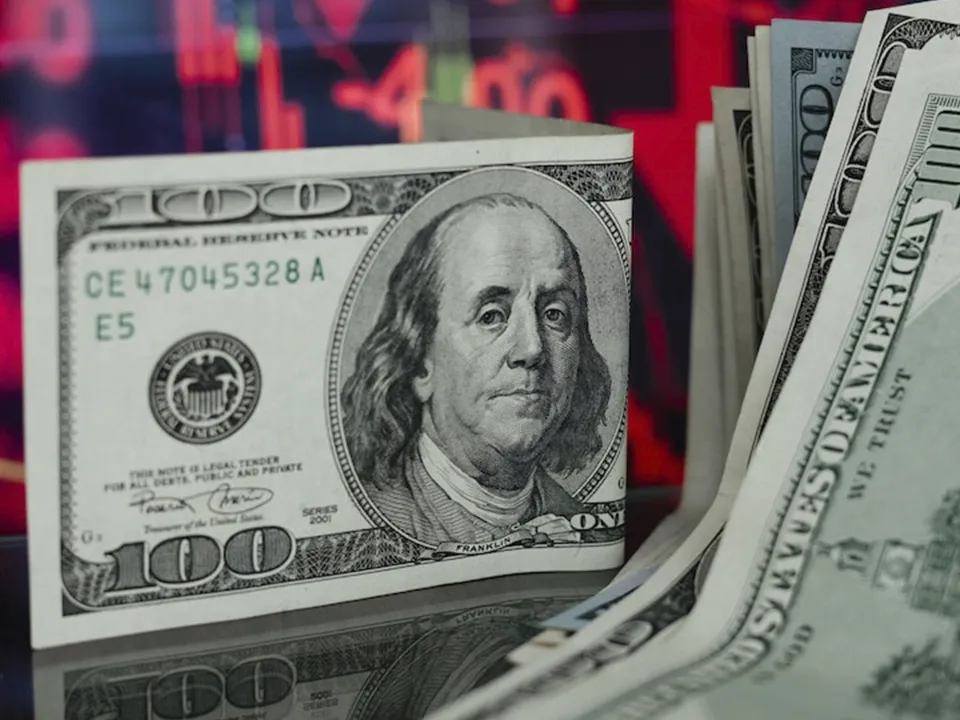 «Поможет заработать»: выяснилось, как спасти накопления от скачков доллара