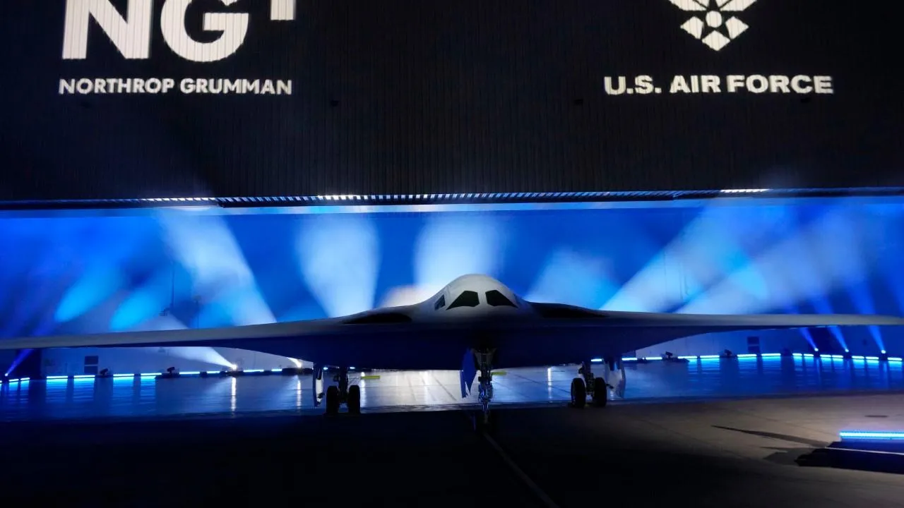 Стратегический бомбардировщик B-21, предположительно, совершил свой первый полет