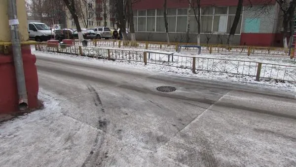 Яму в Реутове залатали по жалобе главы города в «Добродел»