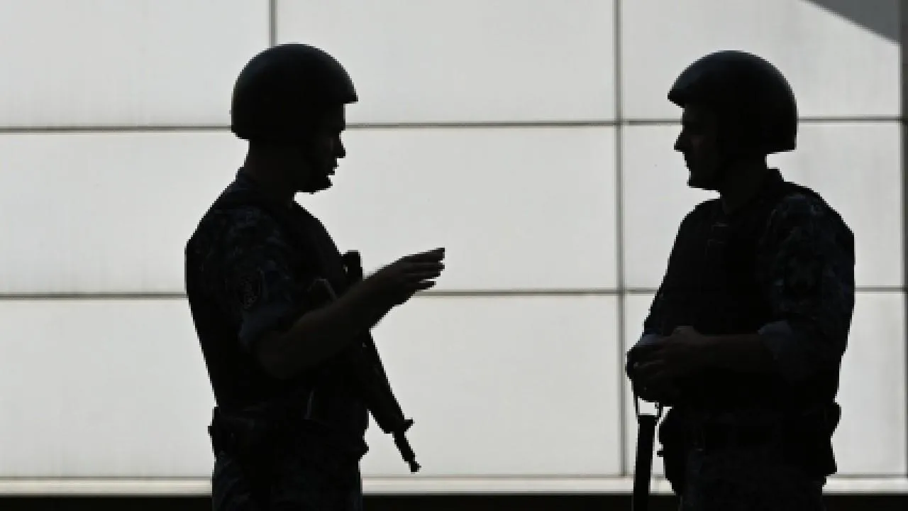 В Москве ищут двух сбежавших из военкомата призывников
