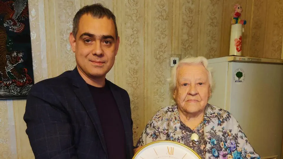 В Долгопрудном ветерана и почтенную жительницу округа поздравили с 90-летием