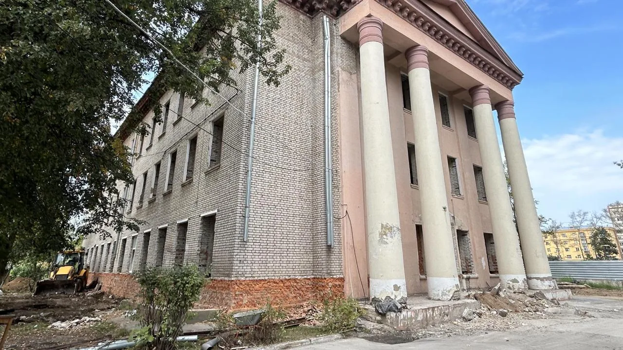 Реконструкцию старейшей поликлиники активно ведут в подмосковном Королеве