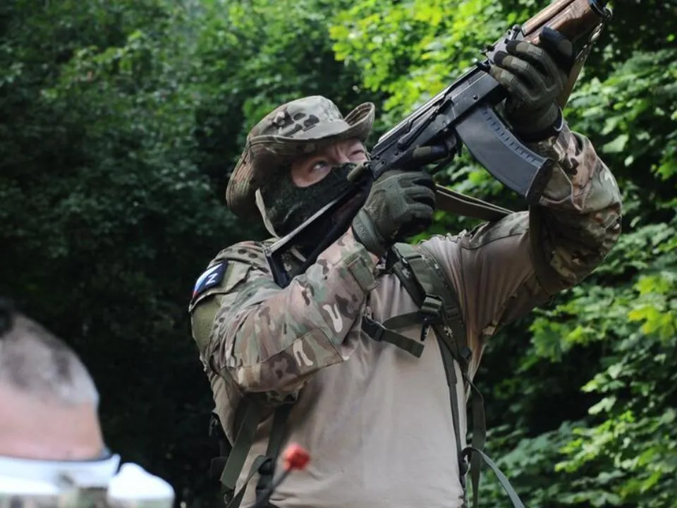 «Я вижу своих ребят, они зовут меня к себе»: боец СВО рассказал о ночных кошмарах после фронта