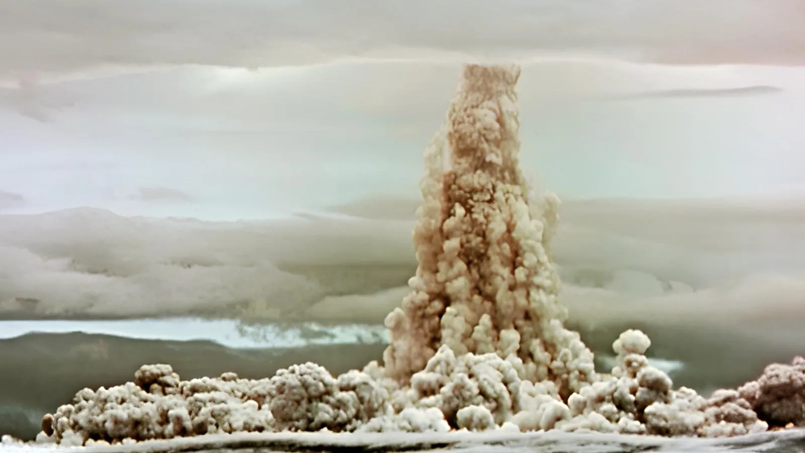 Вид на детонацию «Царь-бомбы» с земли. «Росатом»