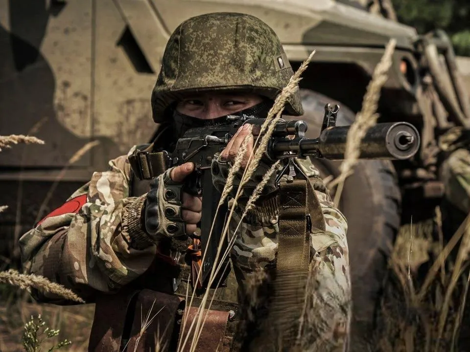 «Уничтожим украинскую группировку в течение месяца»: политолог Сивков раскрыл, как надо действовать на фронте