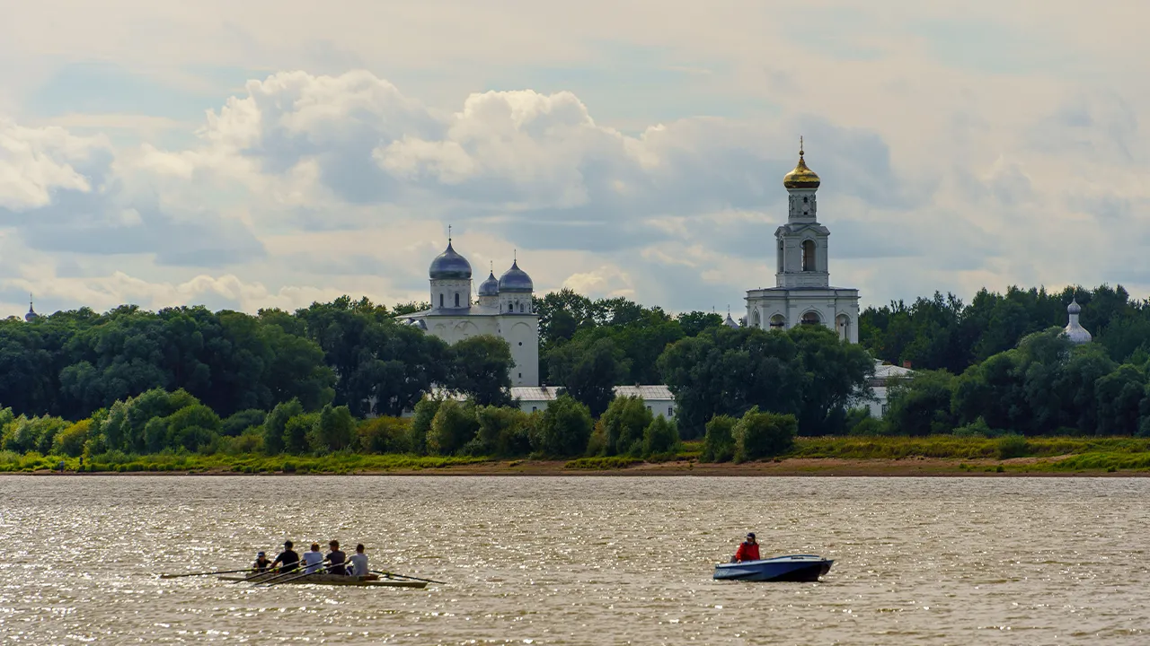 «У нас можно, но зимой опасно»: россияне рассказали, в каких городах страны до сих пор можно плеваться