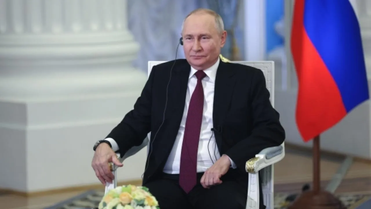 Путин подчеркнул важность для России внеблокового статуса Украины