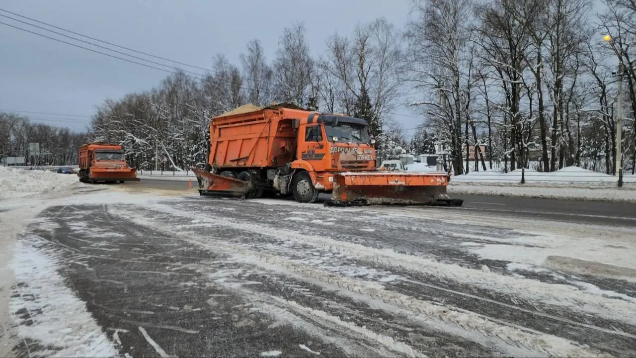 Водителей в Подмосковье предупредили о гололедице на дорогах