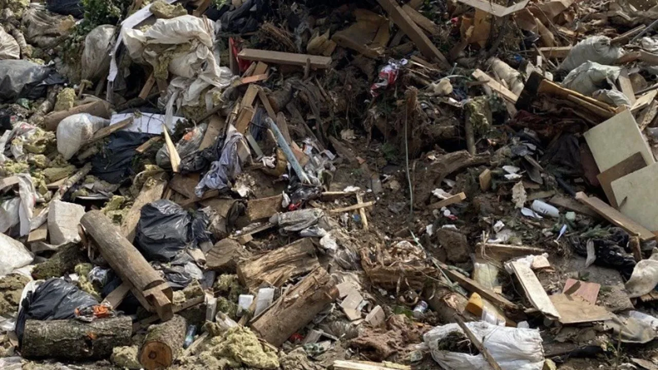 Навалы отходов выявили на нескольких земельных участках в подмосковном поселке имени Воровского