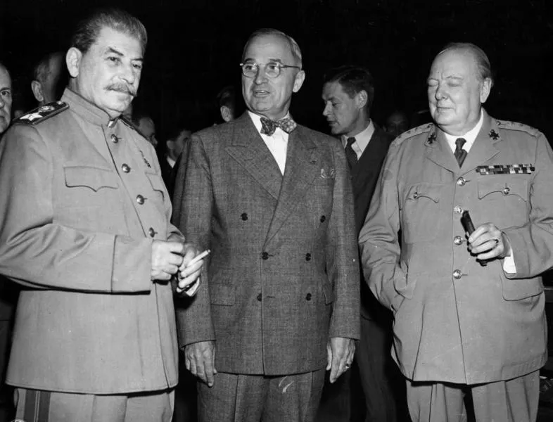 И. В. Сталин, Г. Трумэн и У. Черчилль перед открытием Потсдамской конференции