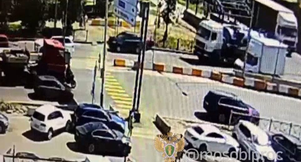 В Люберцах фура насмерть сбила мотоциклиста и таскала его по дороге