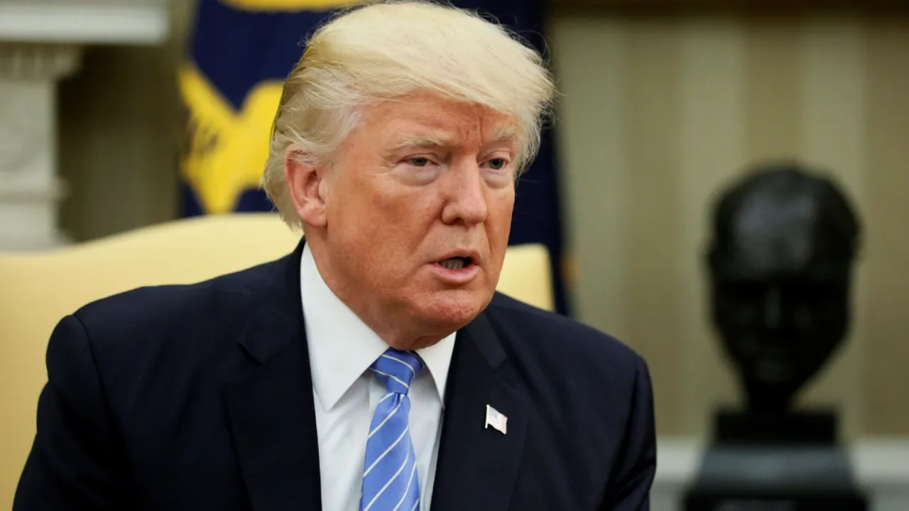 Трамп не стал менять решения о приостановке помощи Киеву после заявления Зеленского