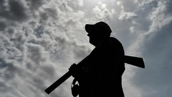 Мужчина с ружьем наперевес напугал жителей Одинцово